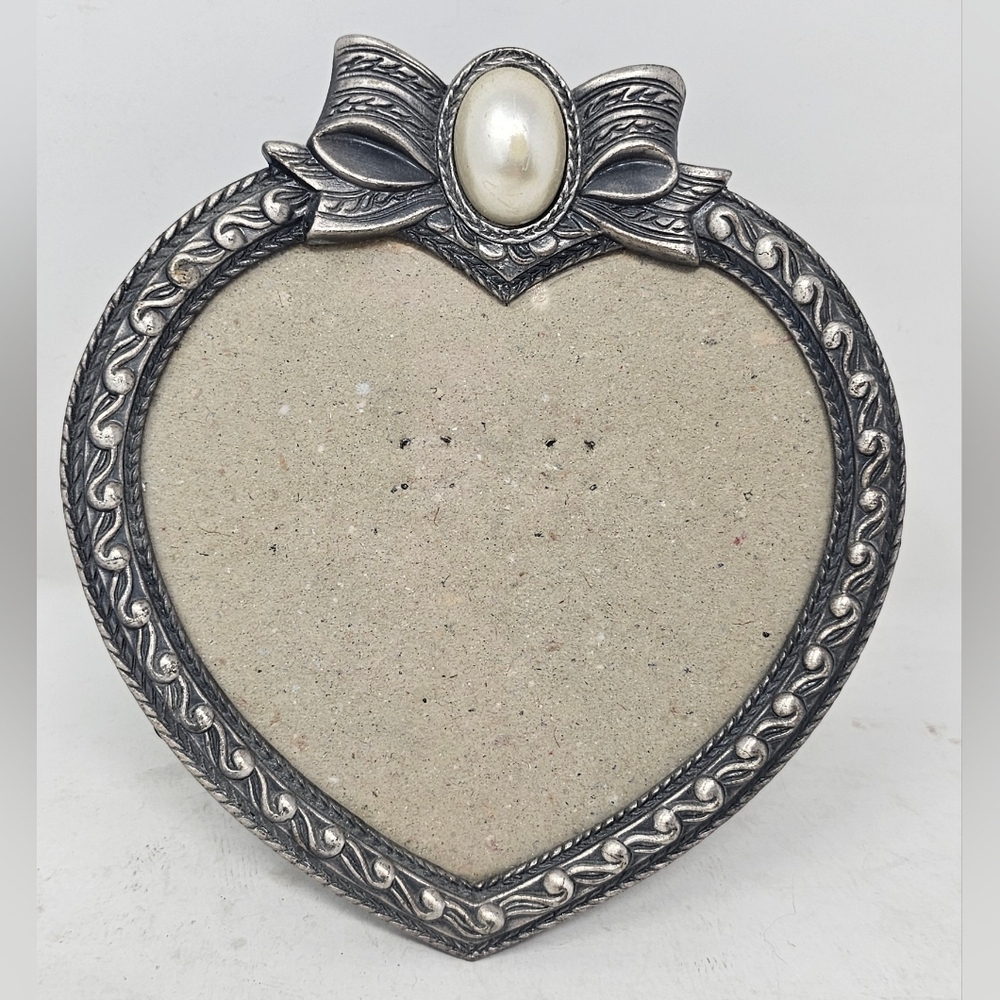 *$OLD*Vintage Silvestri Heart Metal MRF 89 Small Picture Frame with Faux Pearl - Picture 1 of 9